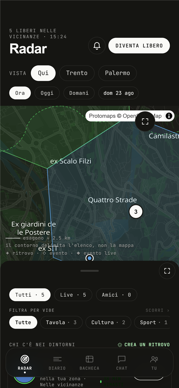 The app's radar: five people free nearby, the map by cells, and the “now, today, tomorrow” windows.